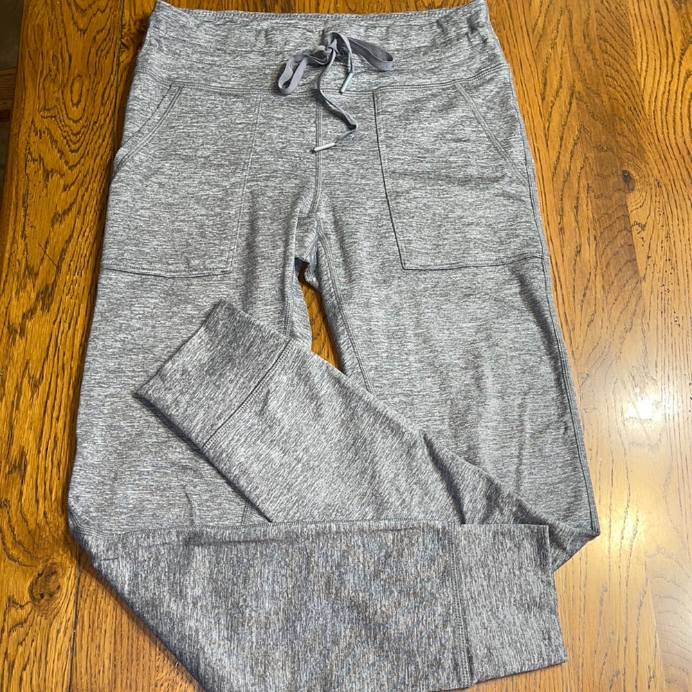 aerie gray leggings with tie waist and pockets